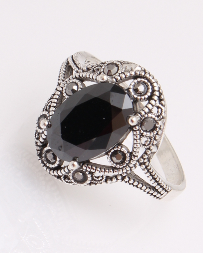 Inel argint cu piatra ovala neagra cod 1-29016, gr4.7