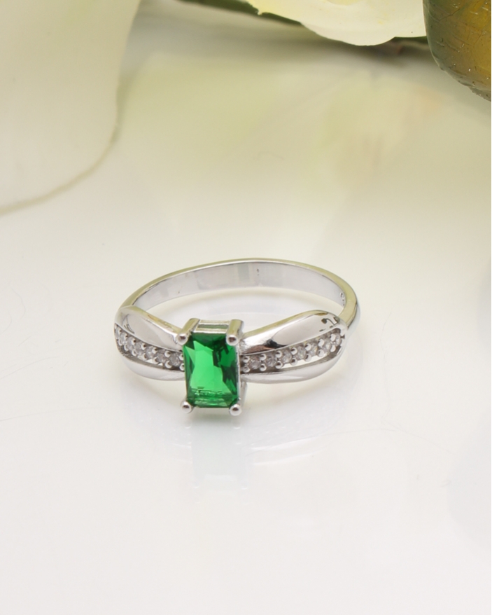 Inel argint cu piatra verde cod 1-36681, gr2