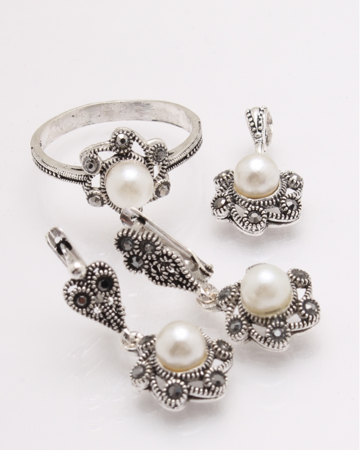 Set argint cu perle si marcasite cod 3-28303, gr8.2