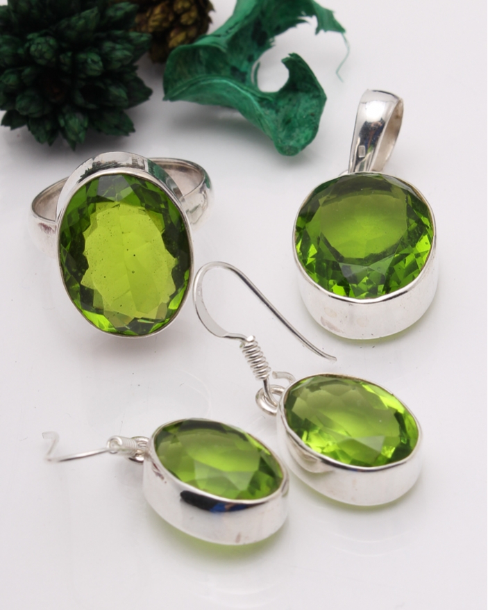 Set argint cu peridot cod 3-42943, gr14.9